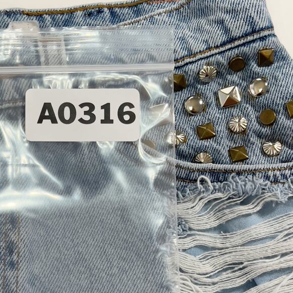 Levis 25 Vintage Denim Cut Off Jean Micro Shorts DIY Distressed Stud Detail - Picture 3 of 8